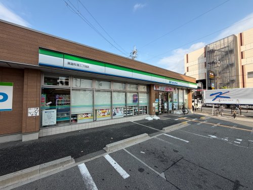コンビニ　ファミリーマート箕面牧落三丁目店（コンビニ）まで1118m