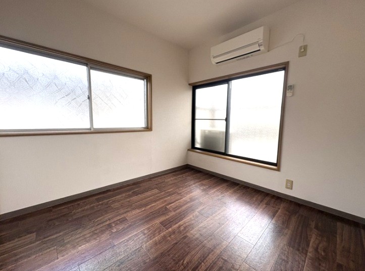 亀井町2丁目貸家の内装写真