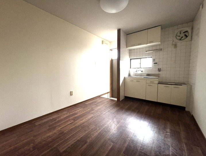 亀井町2丁目貸家の居間写真