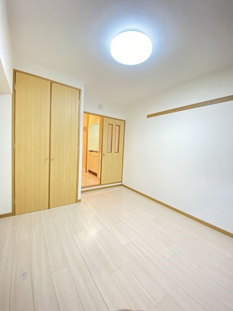 その他部屋・スペース　広くて明るい寝室