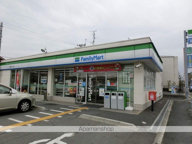 コンビニ　ファミリーマート（コンビニ）まで250m