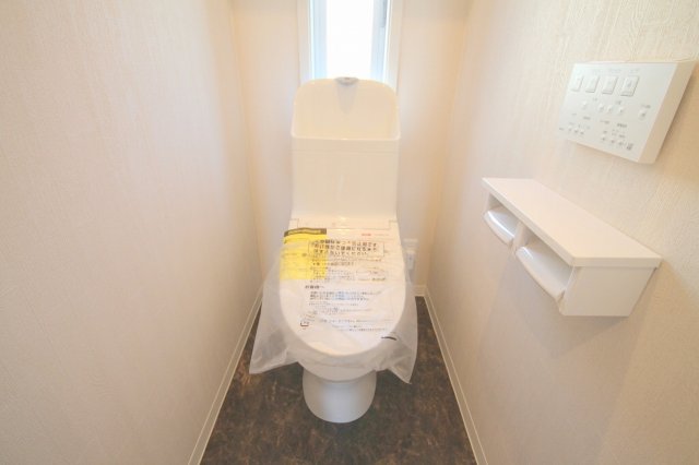 トイレ　※同建物の類似写真となります。