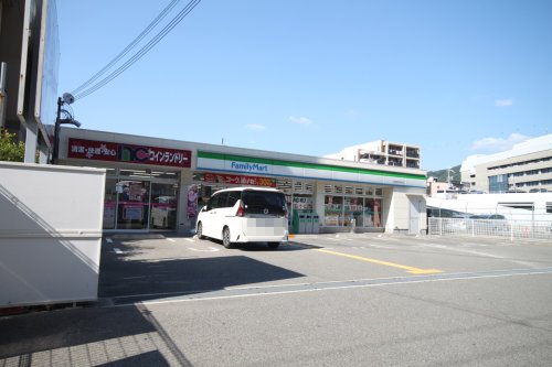 コンビニ　ファミリーマート川西能勢口北（コンビニ）まで756m