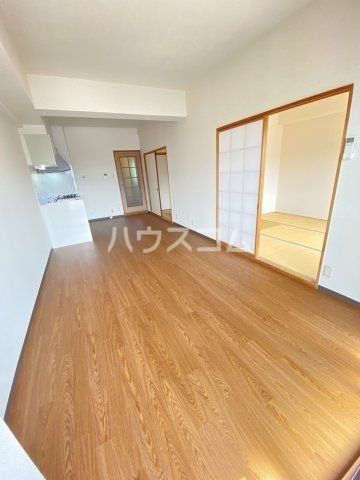 ハッピーパレスT・Tの居間写真