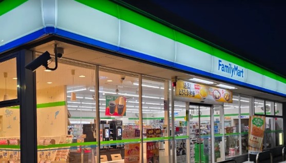コンビニ　ファミリーマート 川越かし野台店（コンビニ）まで705m