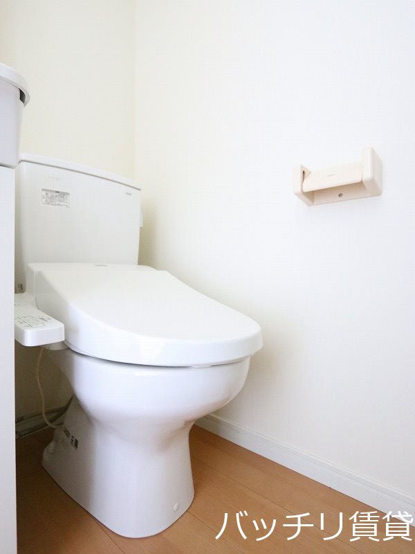 トイレ　※実際はトイレと洗面台は別です。画像は同型イメージの為、現況