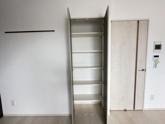 収納　902号室のお部屋。同型タイプです。