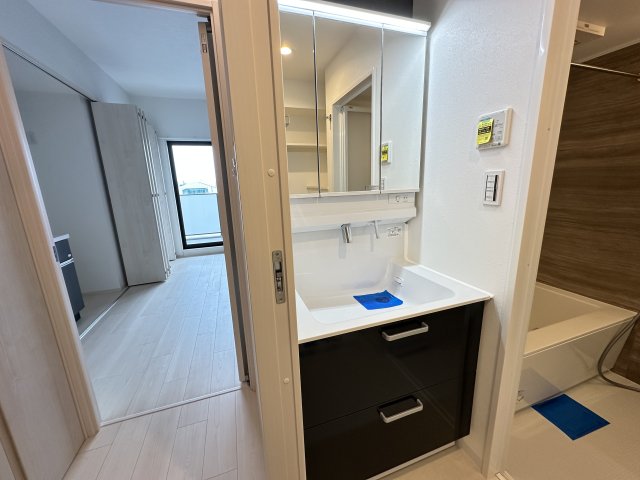 洗面設備　902号室のお部屋。同型タイプです。