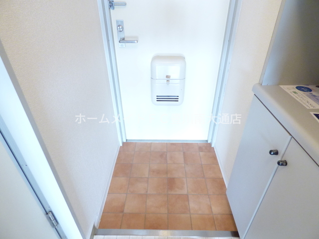 玄関　同型別部屋写真
