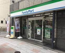 コンビニ　ファミリーマート 築地六丁目店（コンビニ）まで171m