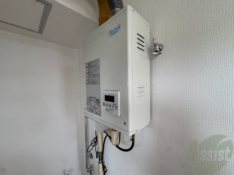 その他設備　給湯器は簡単操作で温度調整ができますよ。