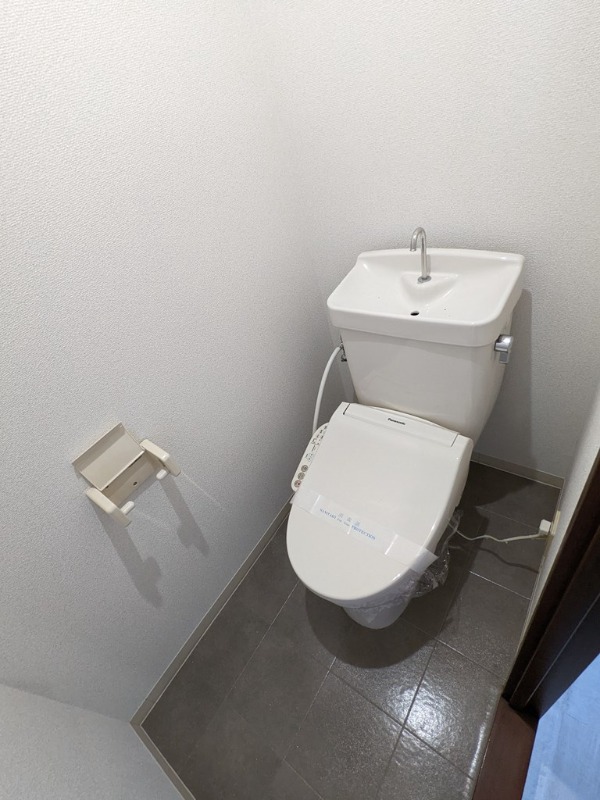 ＪＲ東海道本線 天竜川駅 徒歩24分 3階建 築33年のトイレ写真