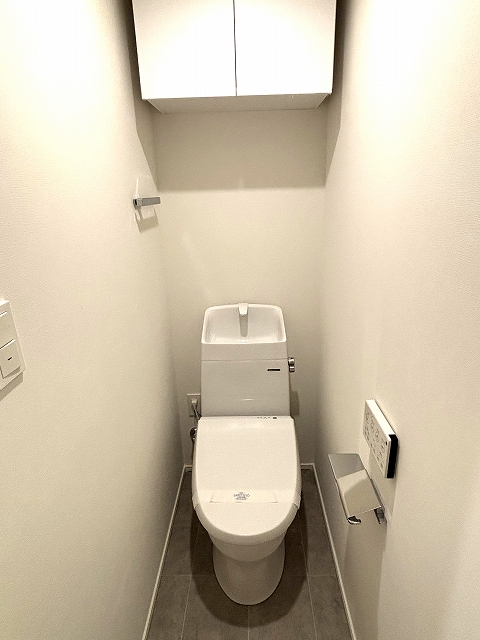 2025年2月新築 3面採光 初台駅2分礼ゼロ コンポジット渋谷初台Lのトイレ写真