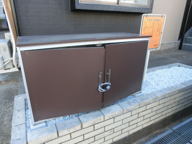 その他　敷地内ゴミ置場。