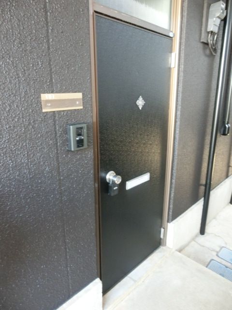 セキュリティ　玄関にはモニターホン。