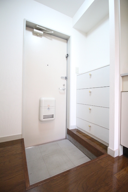 玄関　※別部屋参考写真