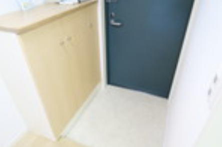玄関　※別部屋の参考写真です。
