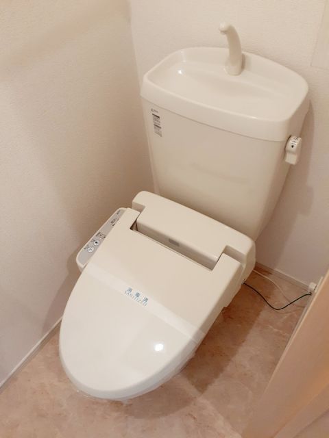 ＪＲ山陽本線 新長田駅 徒歩13分 2階建 築15年のトイレ写真