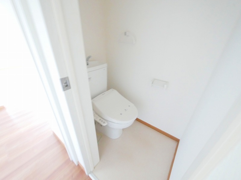 トイレ　清潔感のあるウォシュレット付きのトイレです♪