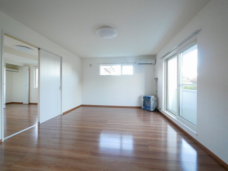 居室・リビング　温かみのある内装のお部屋です♪