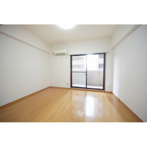AMITIE瓦屋町山本ビルの居間写真