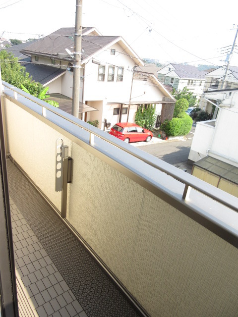 バルコニー　日当たり良好な南向きバルコニー