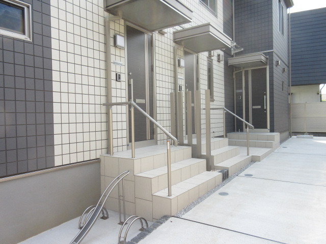 ロビー　戸建て感覚の独立感のあるエントランス