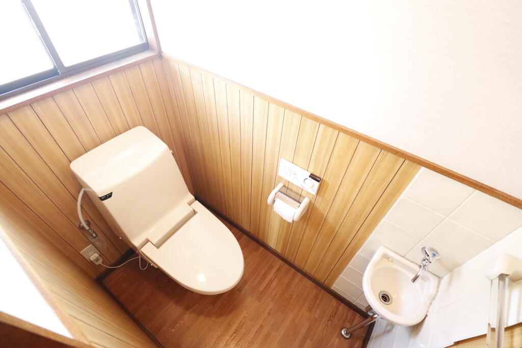 トイレ　温水洗浄便座付き☆
