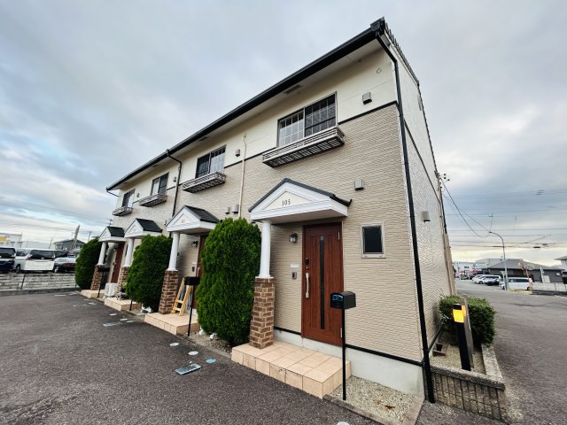 建物外観　落ち着いた雰囲気の外観です