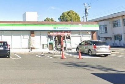 コンビニ　ファミリーマート新富町南店（コンビニ）まで600m
