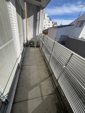 バルコニー　※写真は同じマンションの違う部屋のものになります。