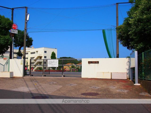 中学校　横浜市立鴨居中学校（中学校）まで330m