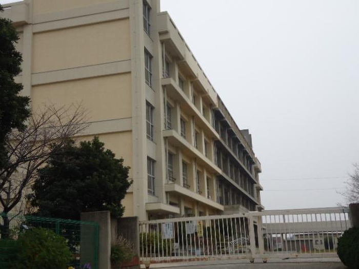 中学校　大蔵中学校（中学校）まで750m