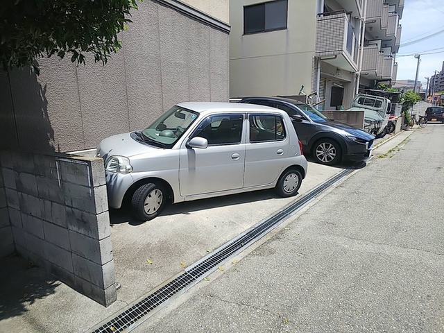 駐車場　駐車場