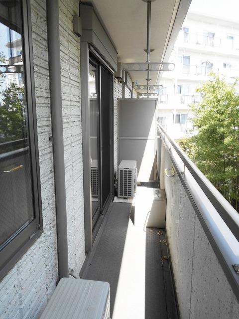 バルコニー　お洗濯にも便利なバルコニー付き