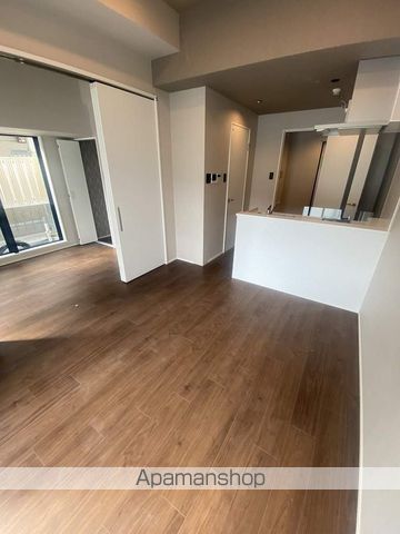 地下鉄御堂筋線 中津駅 徒歩10分 8階建 築4年の居間写真