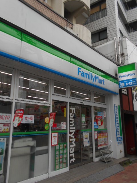 コンビニ　ファミリーマート　早稲田通り店（コンビニ）まで272m