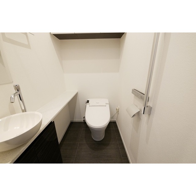 コンフォリア新宿イーストサイドタワーのトイレ写真