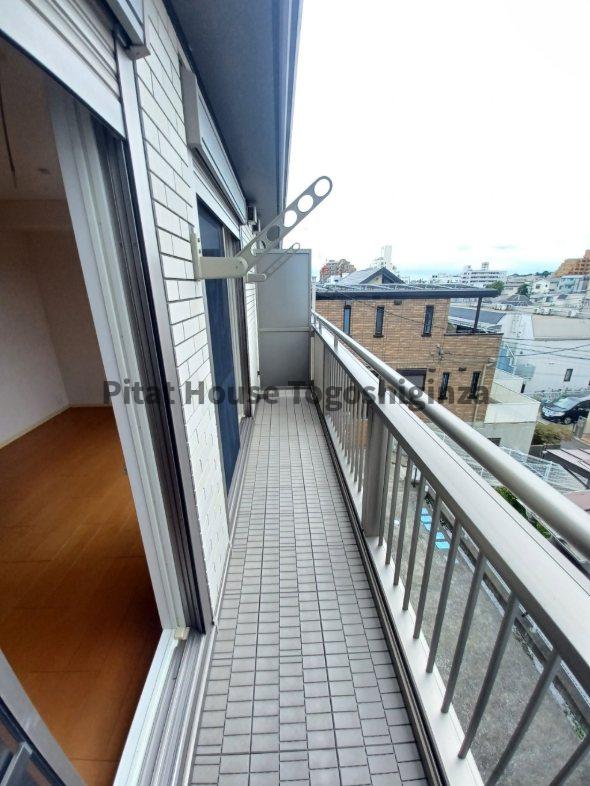 バルコニー　写真は反転タイプの部屋