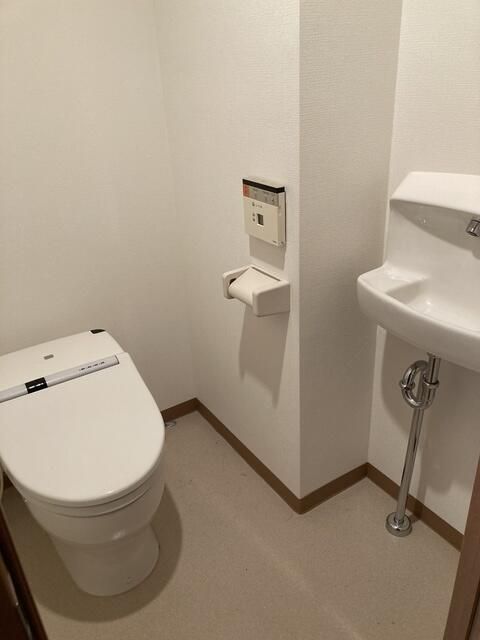 トイレ　落ち着いたトイレです