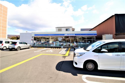 コンビニ　ローソン 八尾山本町北八丁目店（コンビニ）まで180m