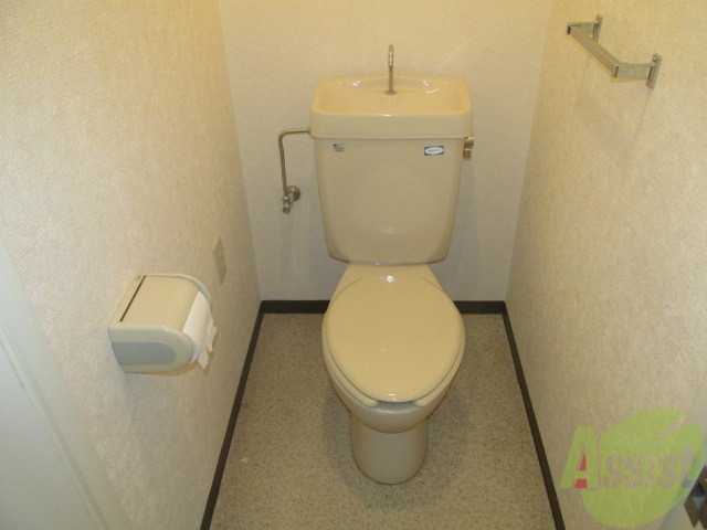 トイレ　広々としたトイレ空間です