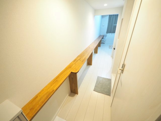 その他部屋・スペース　収納や装飾、テーブル代わりなど多用途なカウンター付※入居時に