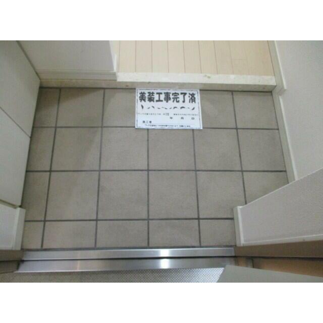 玄関　（別タイプ参考写真）アクセス板橋本町　板橋区本町２９
