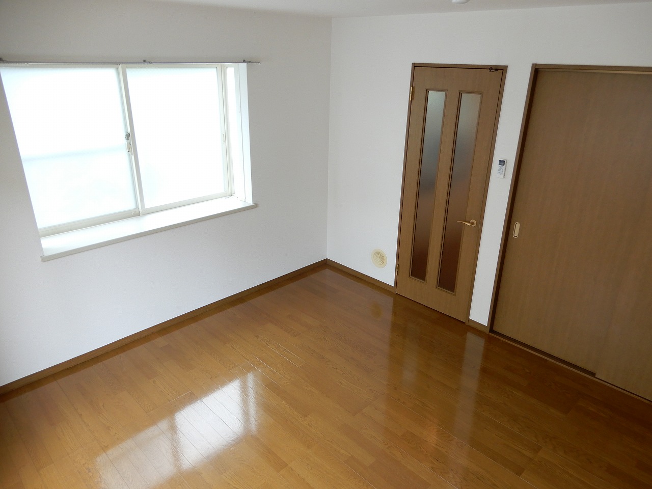 その他部屋・スペース　2面採光☆綺麗なフローリング