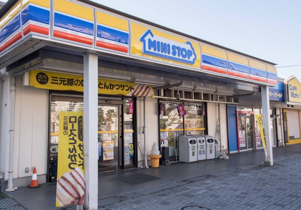 コンビニ　ミニストップサンヴァリエ日吉店（コンビニ）まで446m