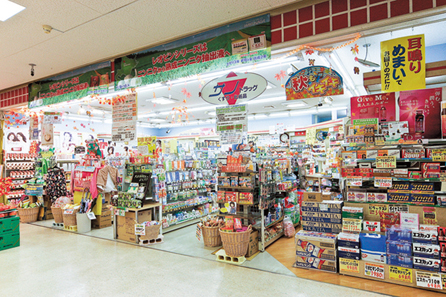 ドラックストア　サノドラッグ牛島店（ドラッグストア）まで855m