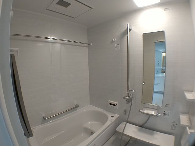 バス・シャワールーム　ゆったりバスルーム