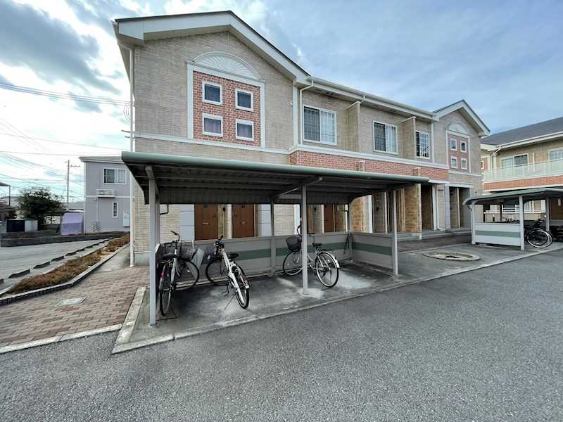 姫路市飾磨区阿成渡場のマンションの建物外観