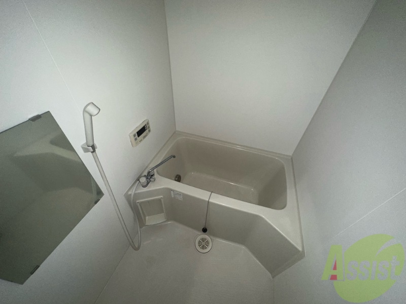 バス・シャワールーム　清潔感のある浴室ですね。機能性も使い勝手も良さそうです。